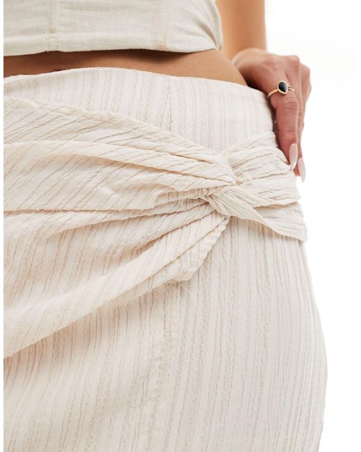 Falda midi blanco hueso con detalle retorcido Object de color White