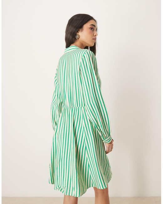 Vestito Camicia Corto E Bianco A Righe Con Fondo Svolazzante di Y.A.S in Green