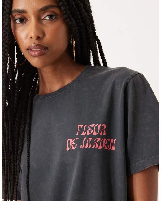 T-Shirt Vestibilità Classica Antracite Slavato Con Grafica Artistica Floreale di ASOS in Pink