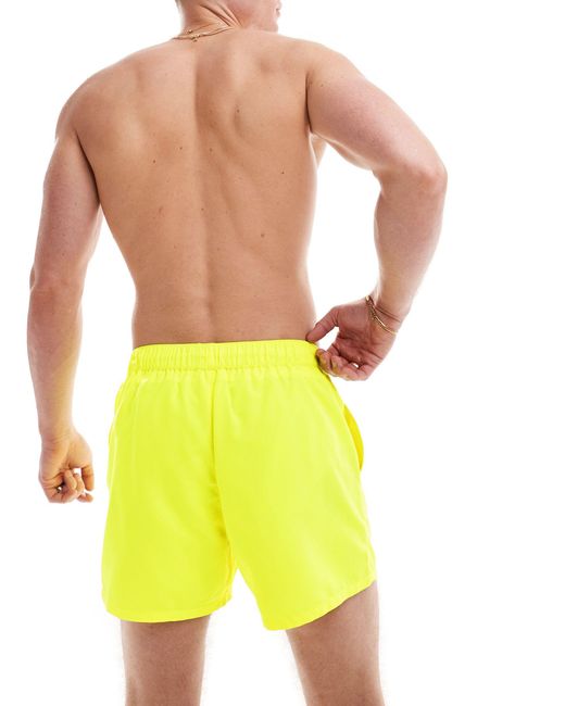 Pantaloncini da bagno fluo taglio corto di ASOS in Yellow da Uomo