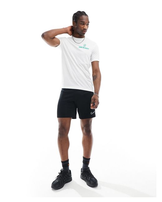 Nike basketball - t-shirt bianca con grafica sul retro di Nike Football in White