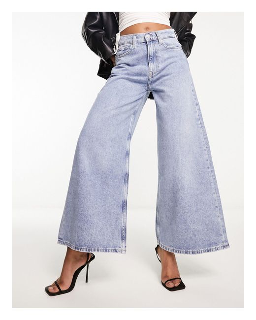 Calvin Klein Ruimvallende Jeans Met Wijde Pijpen En Lage Taille in het Blue