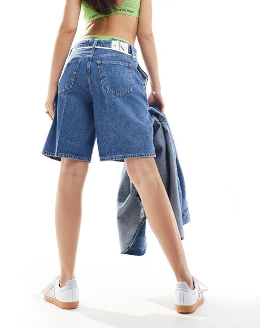 Calvin Klein Blue – denim-shorts mit geradem schnitt im stil der 90er und heller waschung