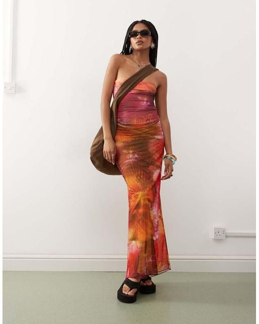 Top Y Naranja Sin Tirantes Con Estampado Tropical Floral Y Escote Palabra De Honor De Malla De (Parte De Un Conjunto) Monki de color Red
