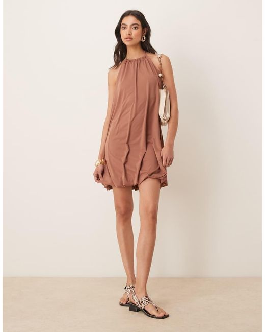 Vestito Corto Allacciato Al Collo Morbido Al Tatto Color Mocha di ASOS in Pink