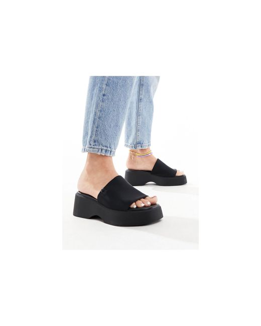 Sandalias negras estilo chinelas con suela gruesa yassu ALDO de color Blue