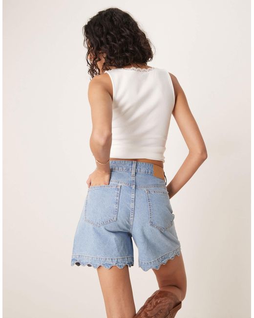 Short en jean à bords festonnés - moyen ASOS en coloris Natural