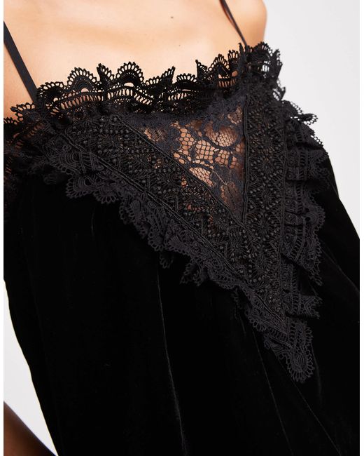 Miss Selfridge Black – camisole-oberteil aus samt und spitze