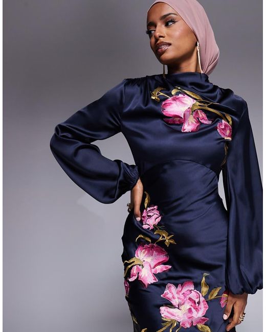 Vestito Lungo Con Maniche A Campana Con Taglio Sbieco Scollo Ad Anello E Fiori Ricamati di ASOS in Blue