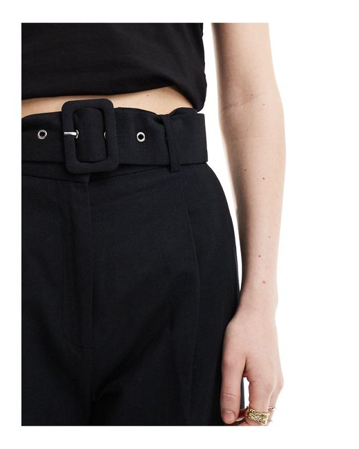 Pantaloni sartoriali con cintura di ASOS in Black