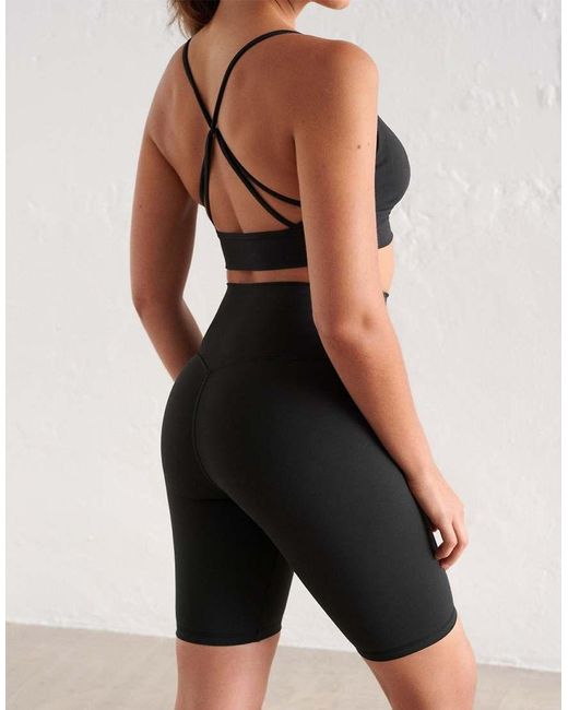 Aim'n Short in het Black