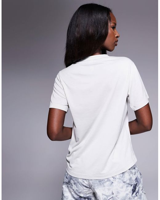 Adidas Originals White Adidas running – own the run – t-shirt