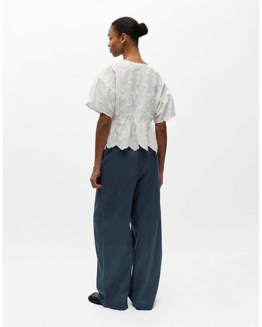 Top De Object de color White