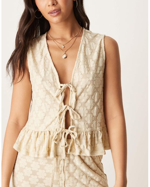 Blouse d'ensemble en dentelle fleurie nouée devant ASOS en coloris Natural