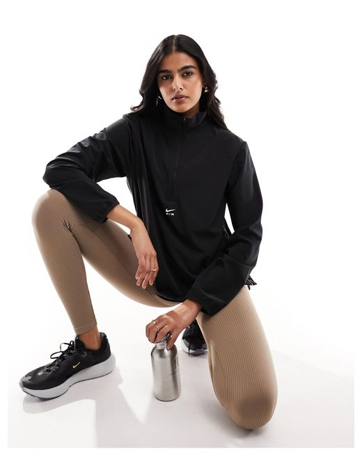 Nike - air dri-fit - giacca nera con zip corta di Nike in Black