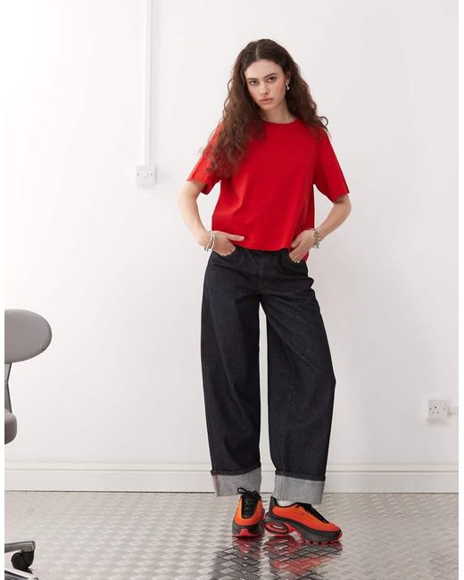 Perfect di Weekday in Red