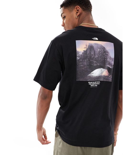 Camping - t-shirt nera con stampa rétro sulla schiena di The North Face in Black da Uomo