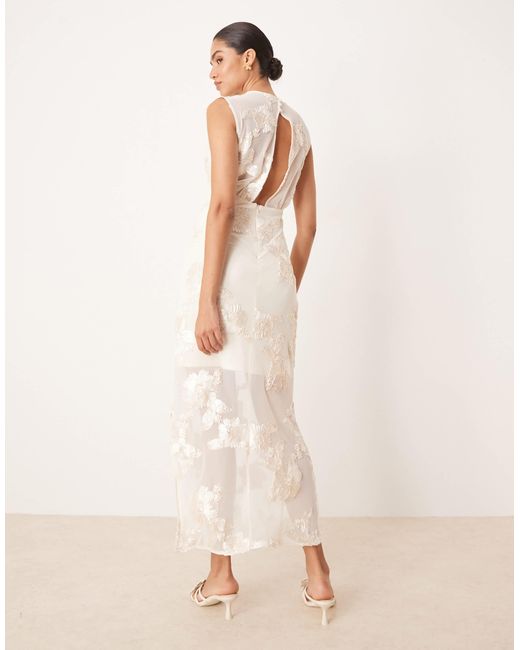 Robe mi-longue à fleurs appliquées et ourlet transparent - crème Y.A.S en coloris Natural