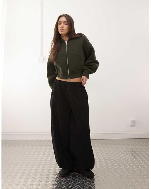 Danni di Weekday in Black