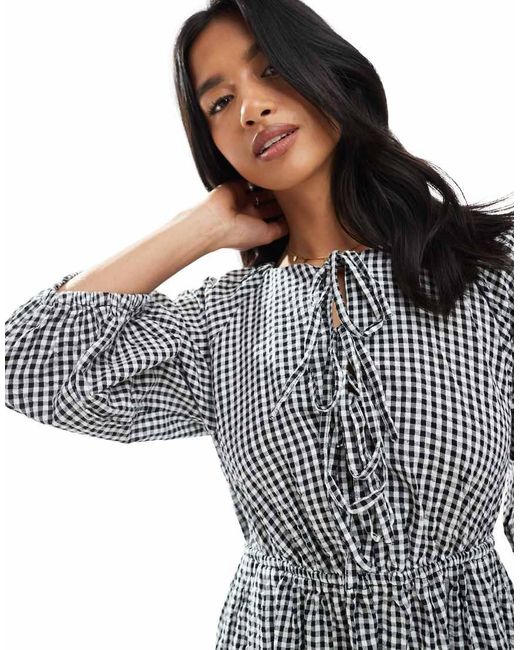 New Look Aangerimpelde Midi Jurk Met Gingham Ruit En Gestrikte Voorkant in het Gray
