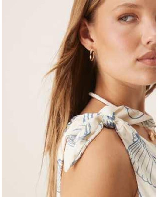 ASOS White – minikleid mit muschelmuster, abfallender schulterpartie, geknoteten trägern und tiefer taille