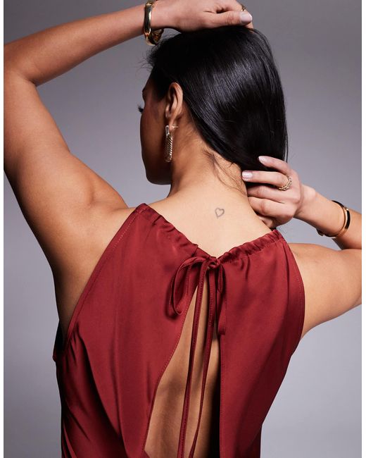 Robe longue en satin avec fente et encolure américaine - rouille ASOS en coloris Red