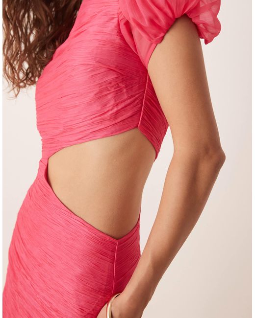Robe longue à taille basse et découpe avec fronces au niveau du buste - framboise ASOS en coloris Pink