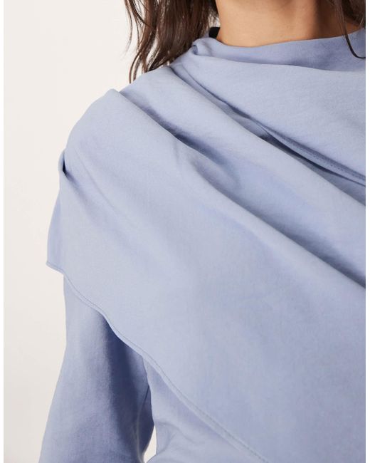 Asos design tall - robe longue à col montant et corsage drapé - moyen ASOS en coloris Blue