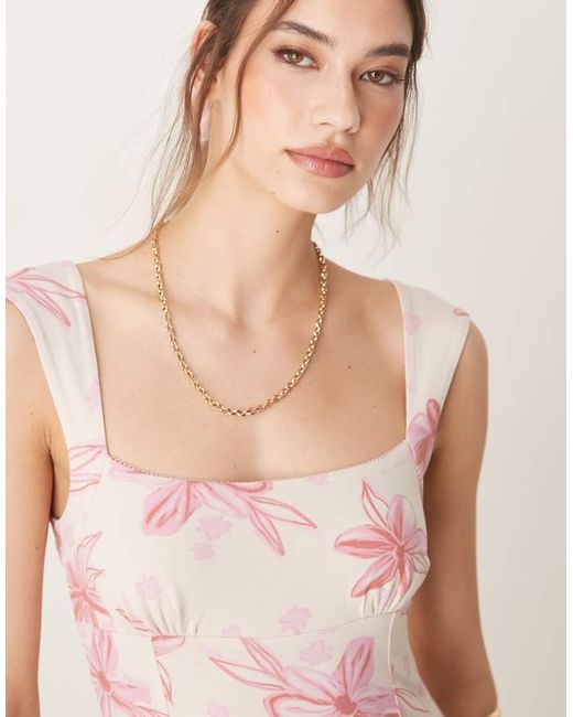 Vestito Corto A Fiori Rosa Con Scollo Squadrato E Godet di ASOS in Pink