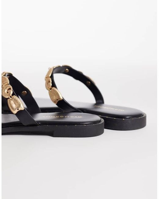 Glamorous White Flat Sandals With Gold Shells