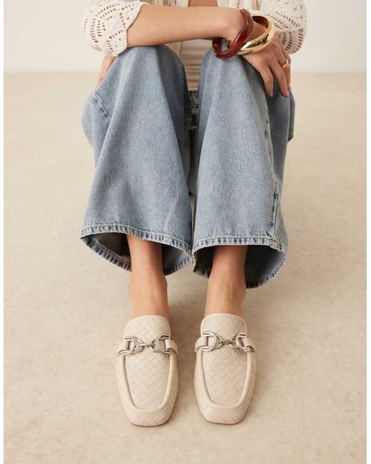 Mules Blanco Hueso Planos Estilo Mocasines Con Diseño Entretejido Mosaic De Asos Design Wide Fit de color Natural
