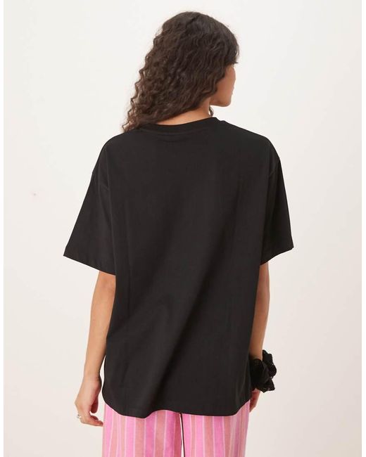 Camiseta Negra Extragrande Con Estampado Gráfico De Coche Y Texto "California" De ASOS de color Black