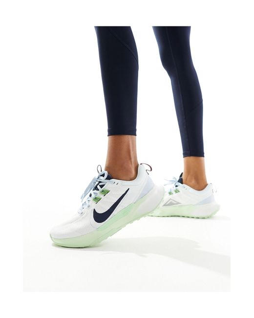 Juniper trail 2 nn - sneakers bianche e verdi di Nike in Blue