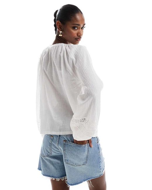 Top A Maniche Lunghe Allacciato Sul Davanti Con Ricami di ONLY in White