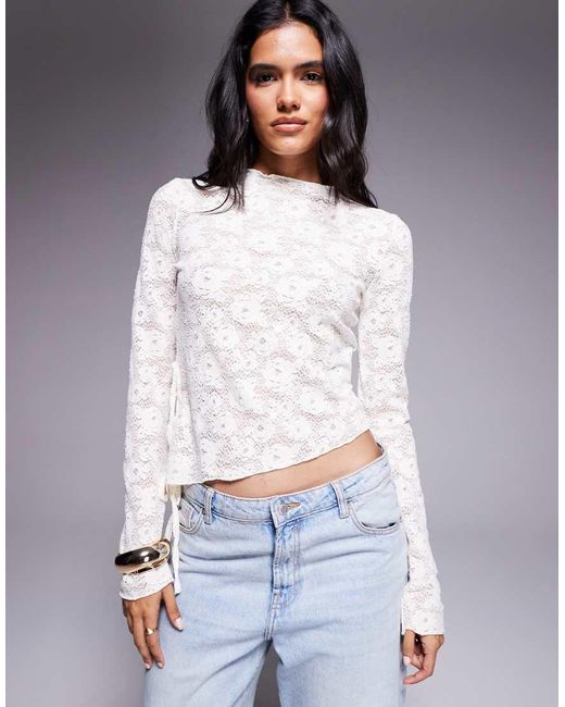 Top A Maniche Lunghe Accollato Color Crema Con Fondo Asimmetrico di Brave Soul in White