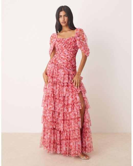 Robe longue et asymétrique en tulle imprimé fleuri avec épaules dénudées - /rouge LACE & BEADS en coloris Pink