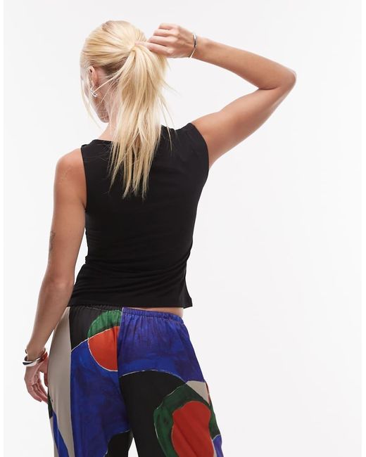 Mango Getailleerde Top Met Blote Schouder En Gouden Accenten in het Black