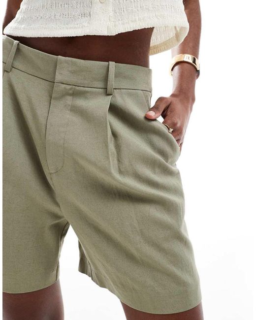 Pantaloncini Sartoriali Verdi di Stradivarius in Green