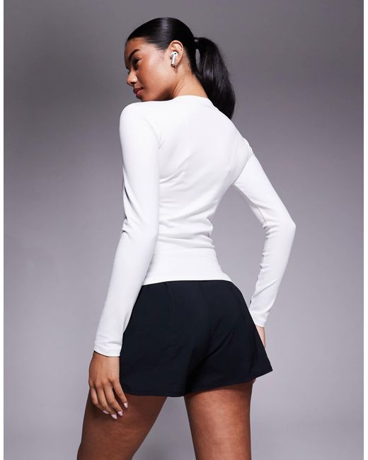 Nike White Nike – one training dri-fit – figurbetontes, langärmliges oberteil