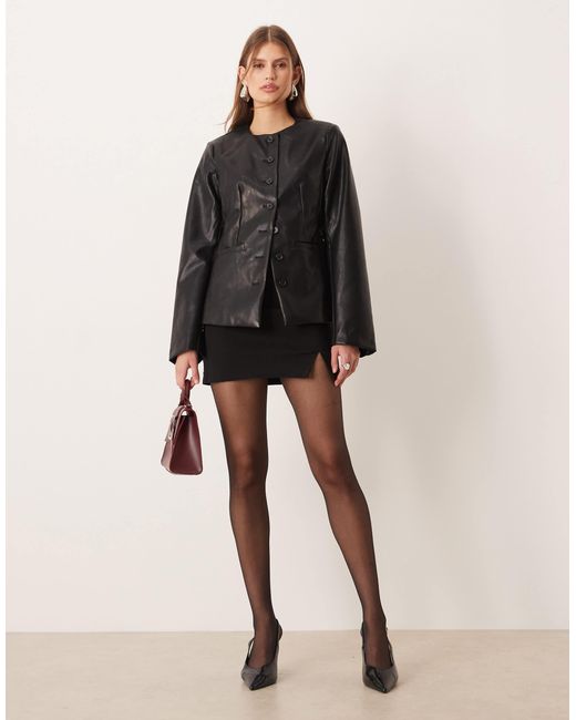 Blazer structuré en pu Gina Tricot en coloris Black