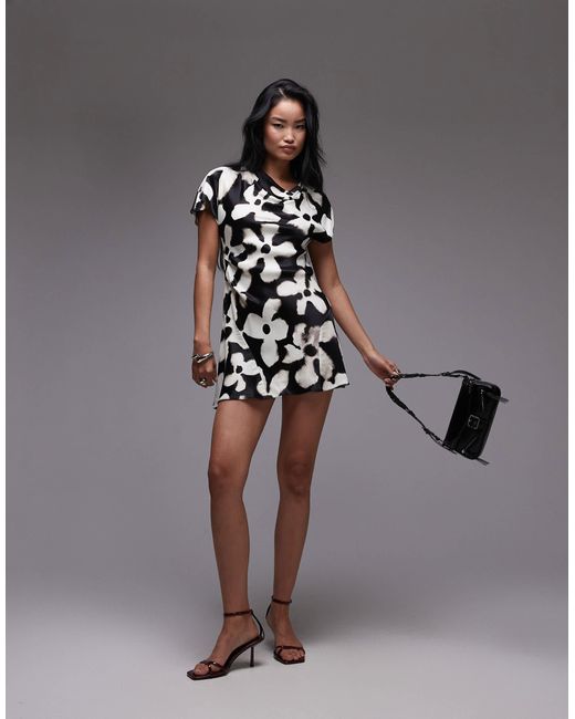 Robe courte froncée sur les côtés à épaules prolongées et imprimé fleuri - noir et blanc TOPSHOP en coloris Multicolor
