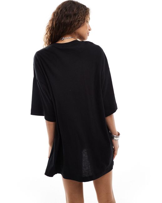 Huge - robe t-shirt courte - - exclusivité asos Weekday en coloris Black