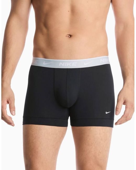Nike Essential in het Black voor heren