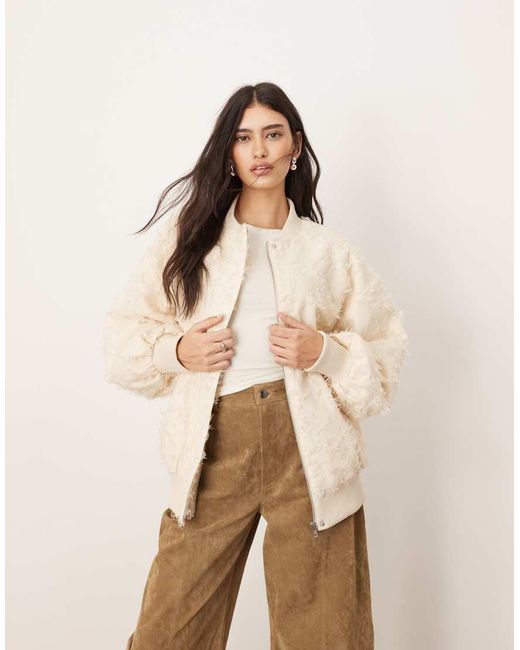 Chaqueta Bomber Extragrande Texturizada De -Blanco ARRANGE de color Natural