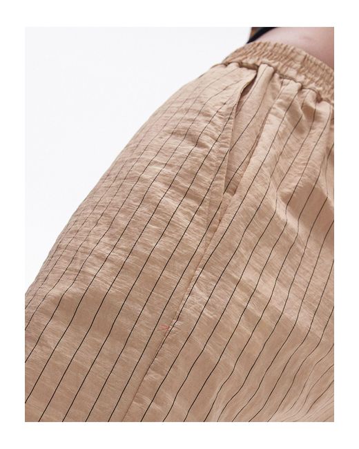 Pantalones cortos color técnicos con raya diplomática TOPSHOP de color Natural