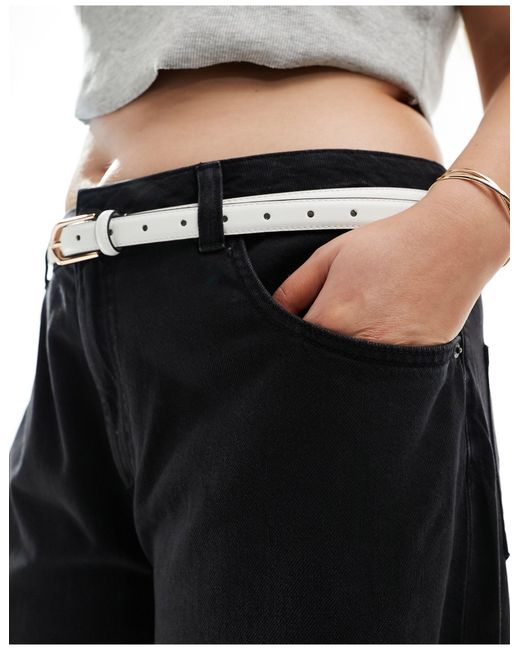 Curve - cintura per vita e fianchi sottile bianca con fibbia a mezza luna di ASOS in Black