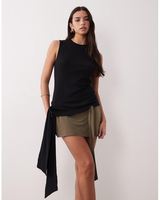 Capsule 100 di Mango in Black