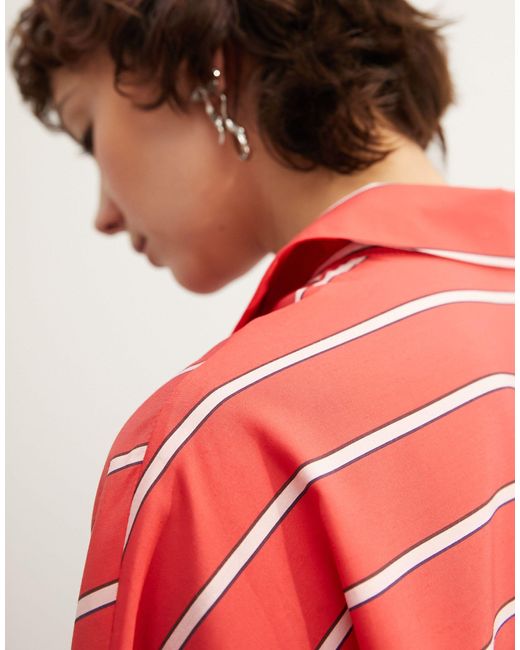 Vestito camicia oversize a righe rosse con tasche basse di ASOS in Red