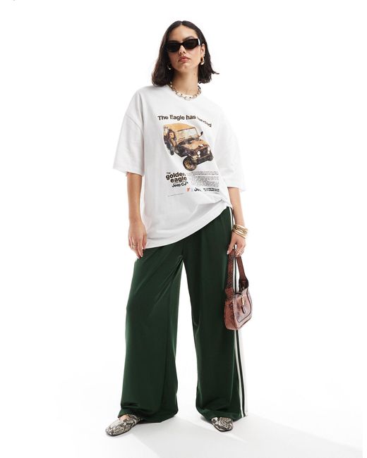 T-shirt oversize avec imprimé jeep eagle sous licence ASOS en coloris White