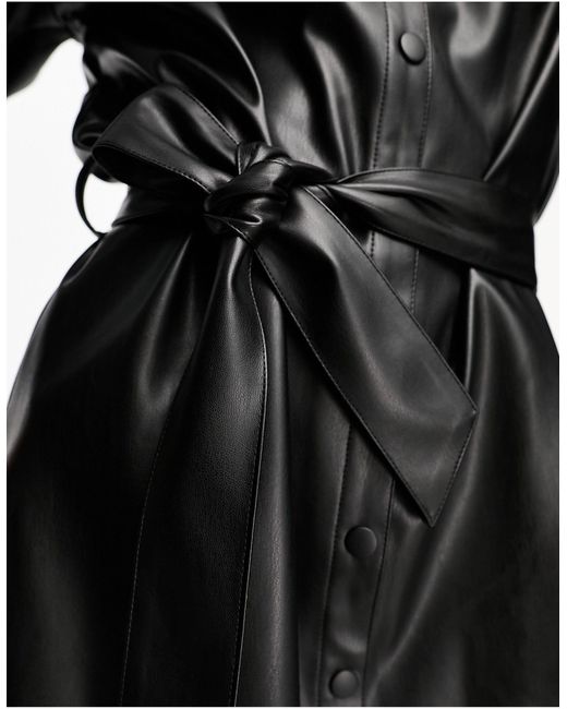 Miss Selfridge Black – hemdblusenkleid aus em kunstleder mit bindegürtel
